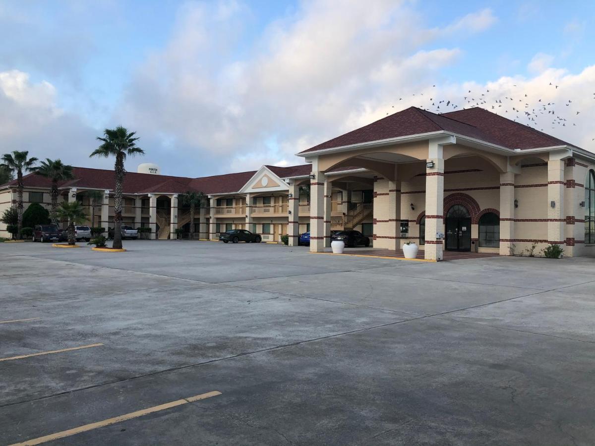 Motel Executive & Porter